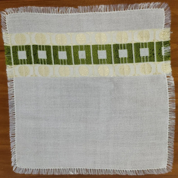 Vintage White Yellow Green  Table Mats Squares Two Pieces Table Runners - Picture 6 of 8